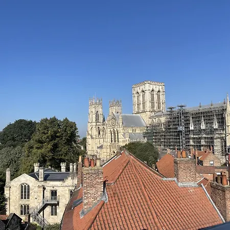 Minster View Penthouse Daire *