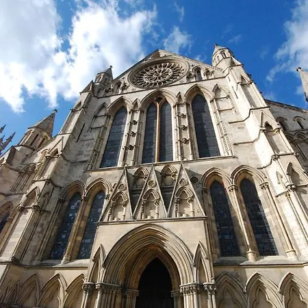 Minster View Penthouse 아파트